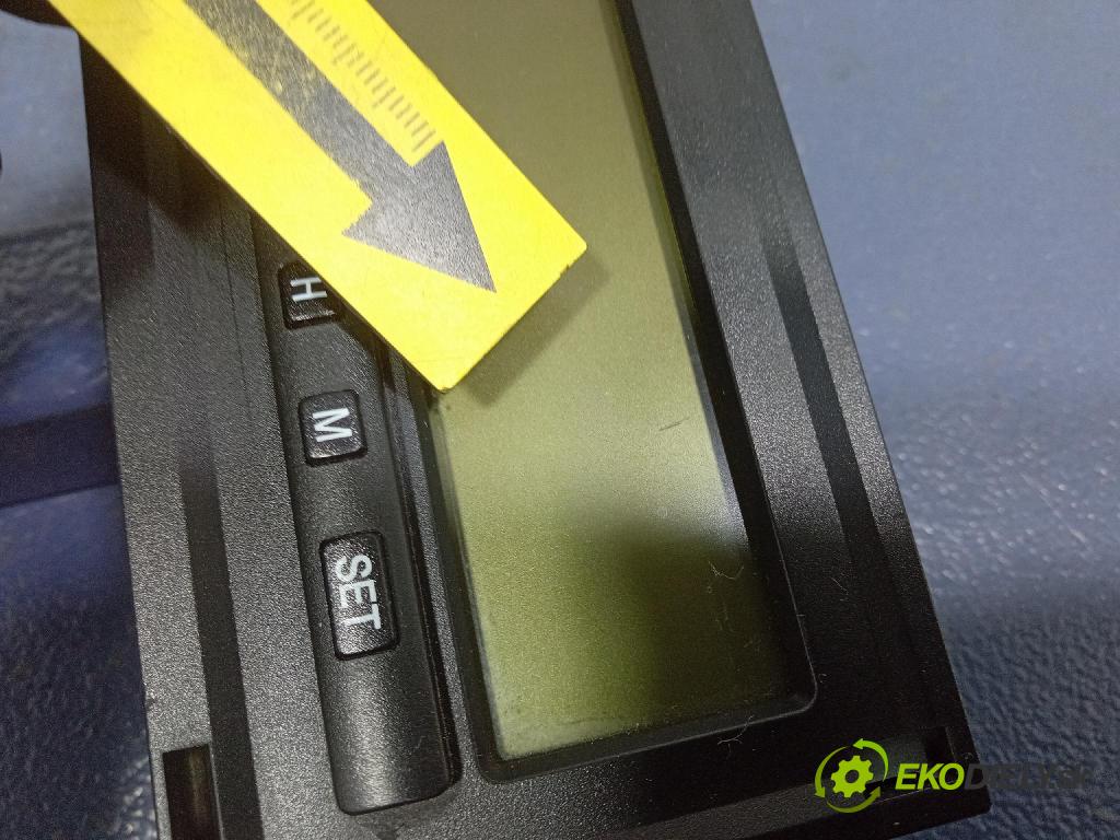 Mitsubishi Carisma 2000 displej Radio / GPS MR512889