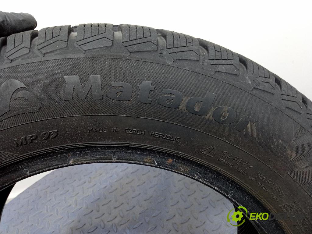 Peugeot 406 2001 pneumatiky: Zima 4050496001858