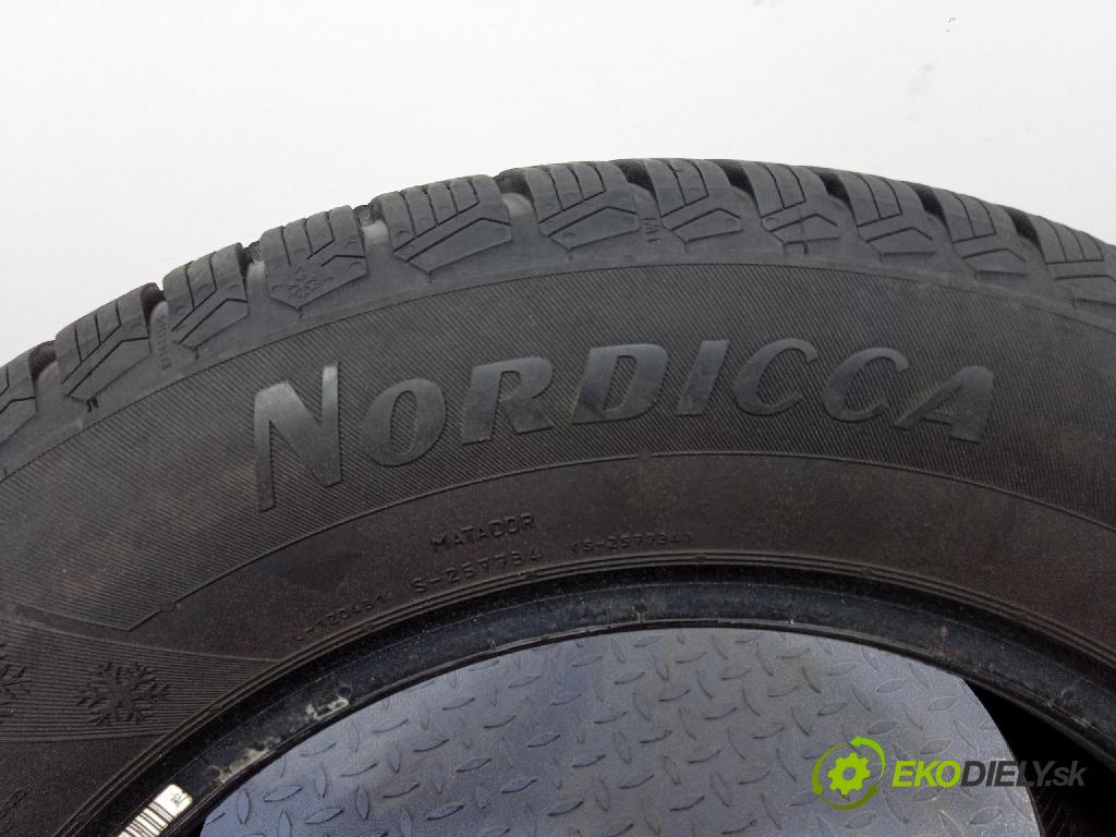 Peugeot 406 2001 pneumatiky: Zima 4050496001858