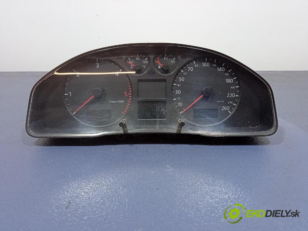Audi A4 2000 Přístrojová deska 8D0920900R