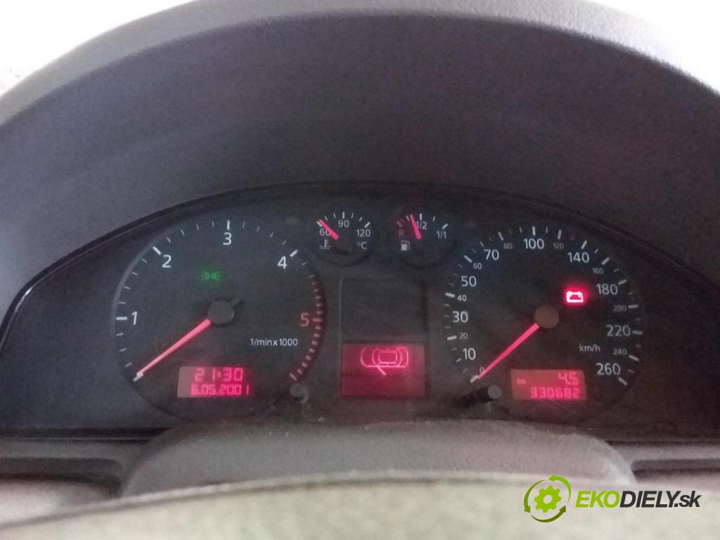Audi A4 2000 Přístrojová deska 8D0920900R