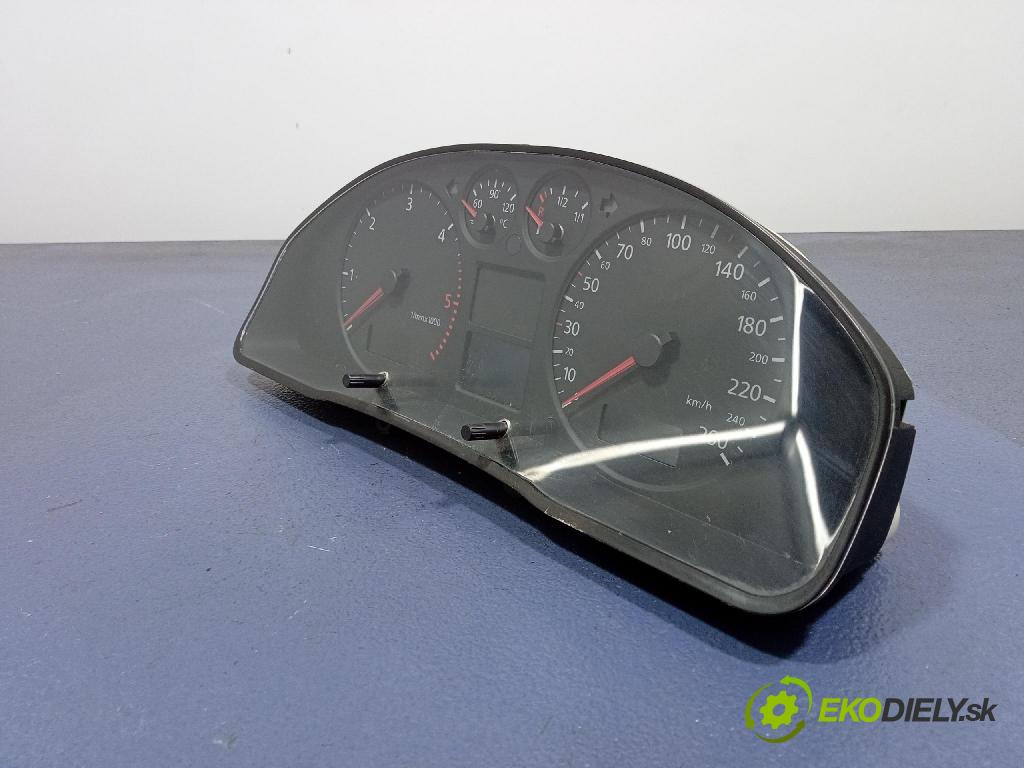 Audi A4 2000 Přístrojová deska 8D0920900R
