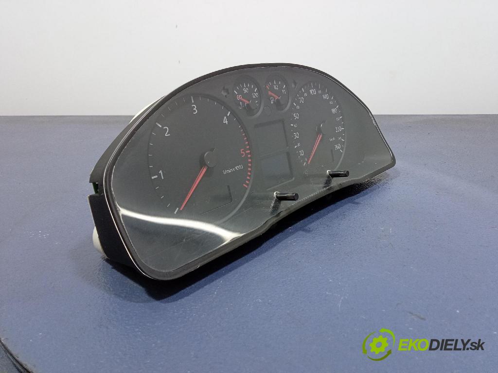 Audi A4 2000 Přístrojová deska 8D0920900R