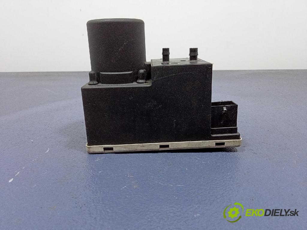Audi A4 2000 čerpadlo Centrální Zámek 8L0862257D