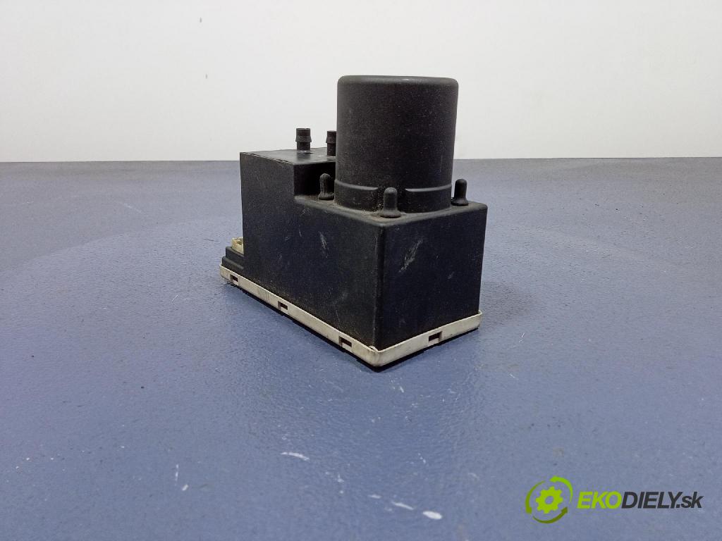 Audi A4 2000 čerpadlo Centrální Zámek 8L0862257D