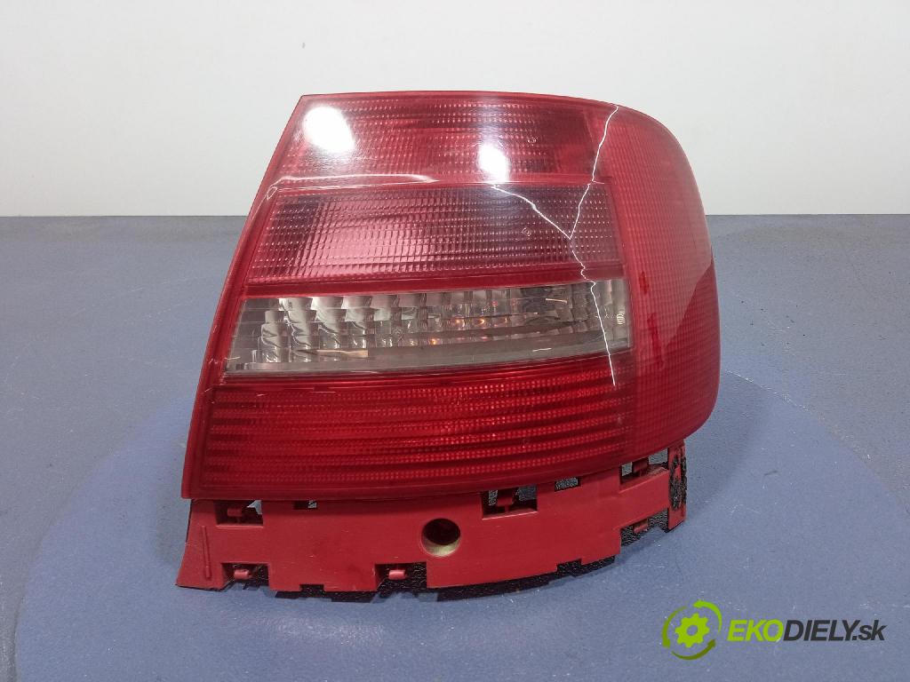 Audi A4 2000 svetlo / reflektor zad Prava: Vonkajsia: 289902