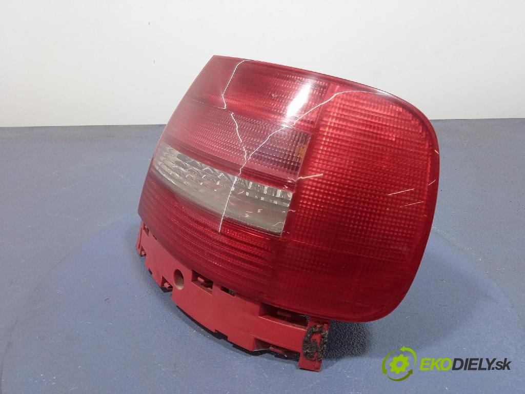Audi A4 2000 svetlo / reflektor zad Prava: Vonkajsia: 289902