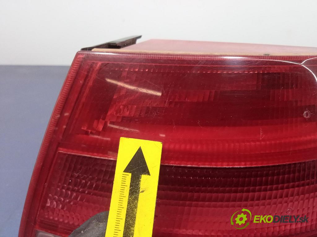 Audi A4 2000 svetlo / reflektor zad Prava: Vonkajsia: 289902
