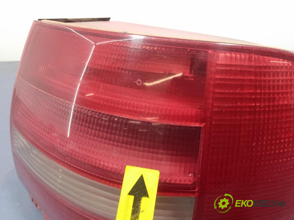 Audi A4 2000 svetlo / reflektor zad Prava: Vonkajsia: 289902