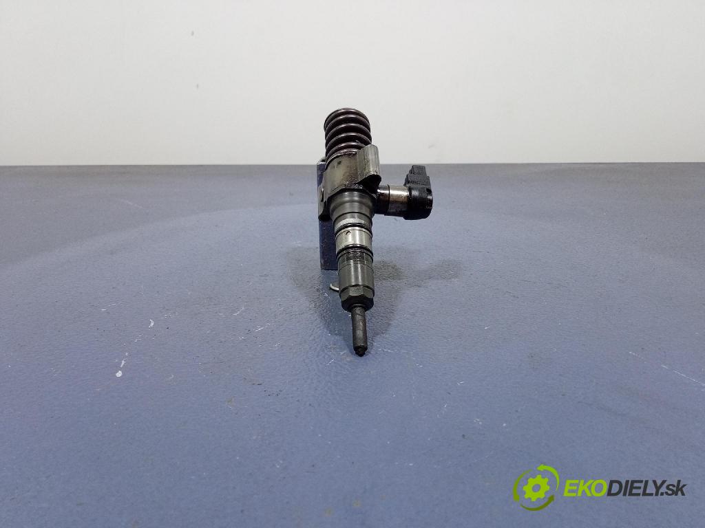 Vw Passat 2005 vstřikovač 03G130073S