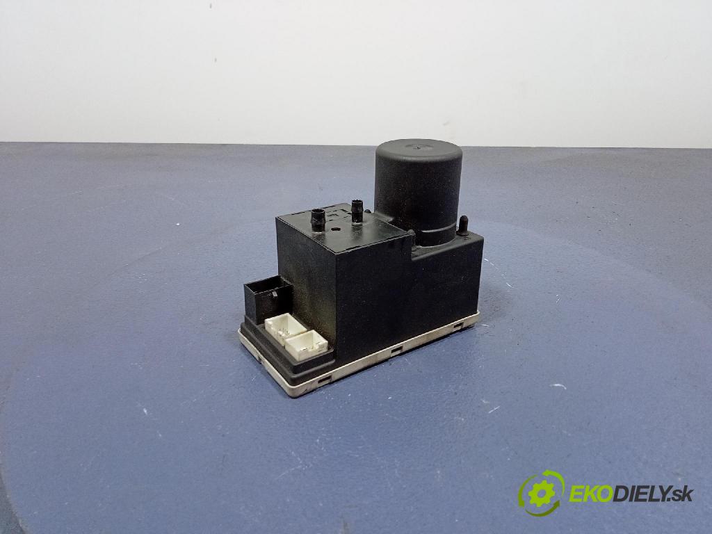 Audi A3 2000 čerpadlo Centrální Zámek 8D0862257C