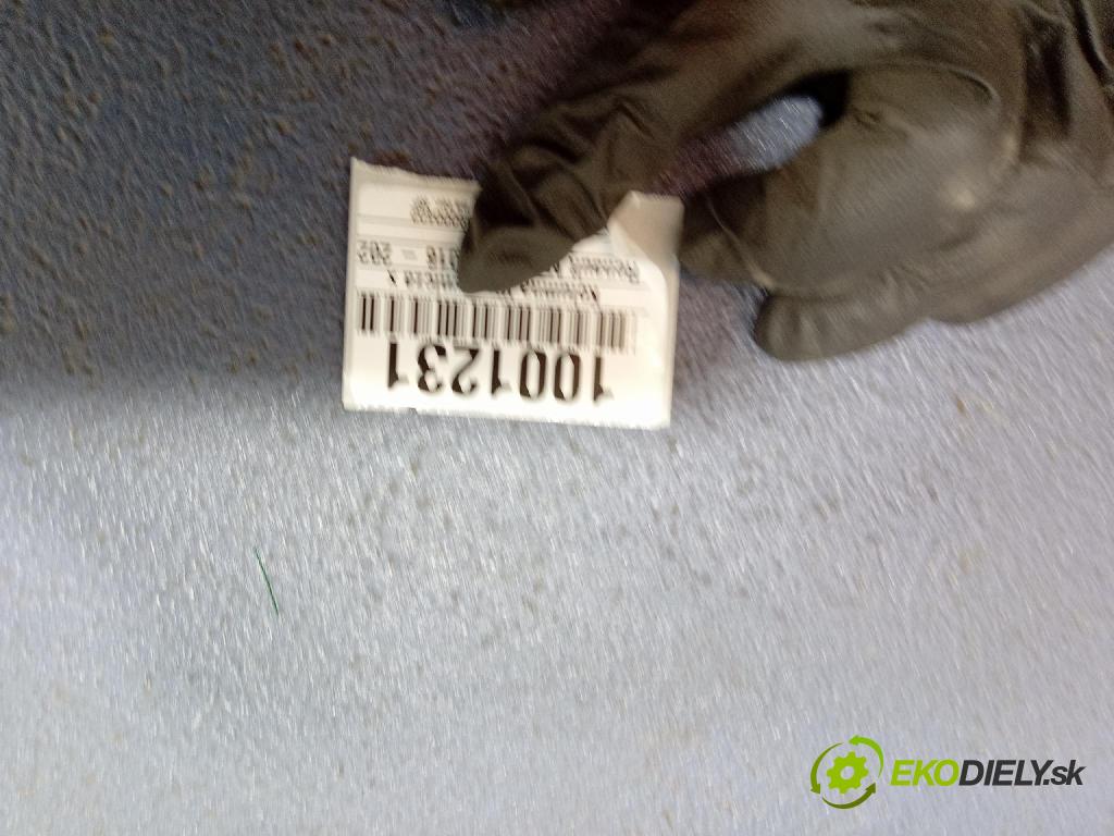 Audi A3 2000 čerpadlo Centrální Zámek 8D0862257C