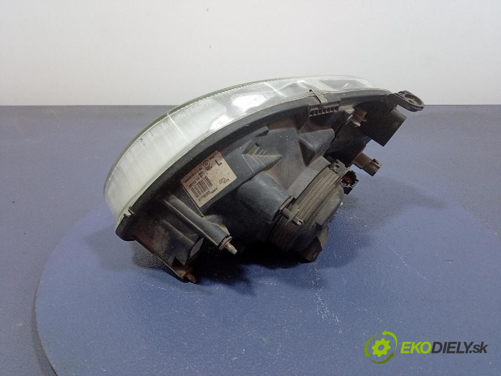Nissan Micra 2001 Reflektor: v pravo: 260101F511