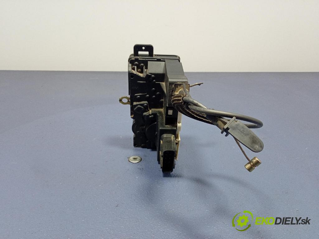 Mazda Tribute 2003 zámok dvere Predné v pravo: 2W4A-5421812-BA