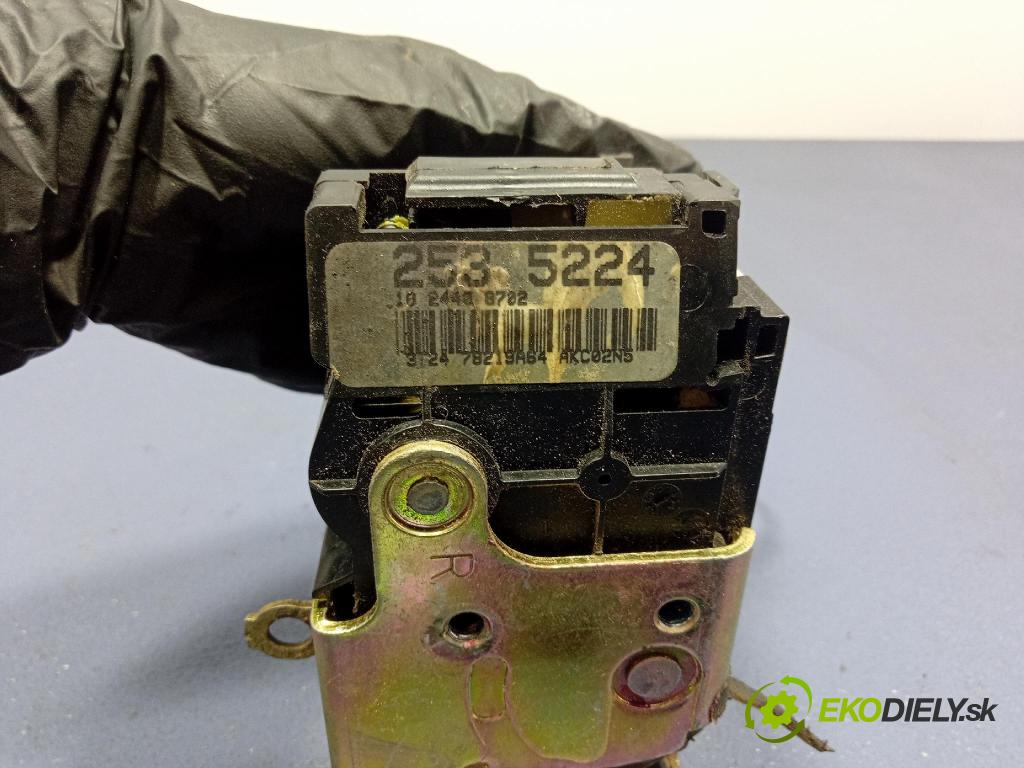 Mazda Tribute 2003 zámek dveře před v pravo: 2W4A-5421812-BA