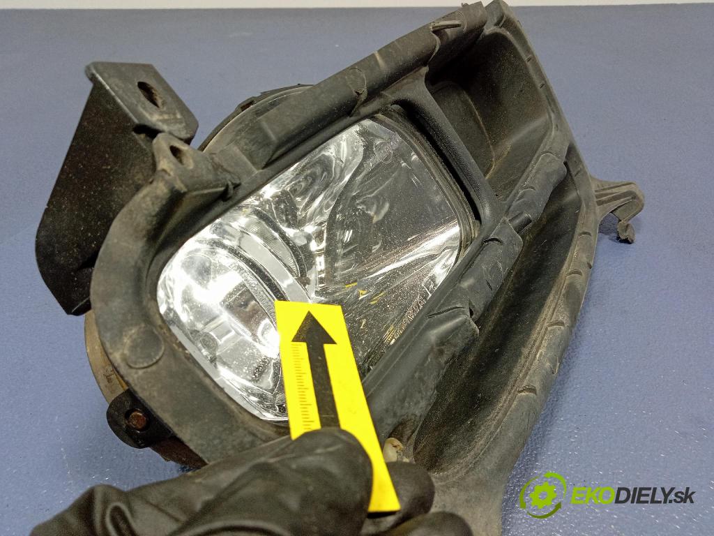 Toyota Avensis 2003 Halogen v pravo: 19-A479B