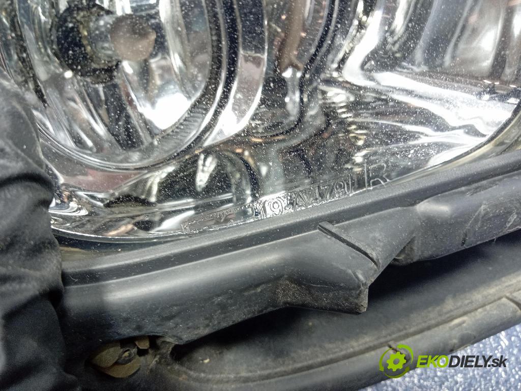 Toyota Avensis 2003 Halogen v pravo: 19-A479B