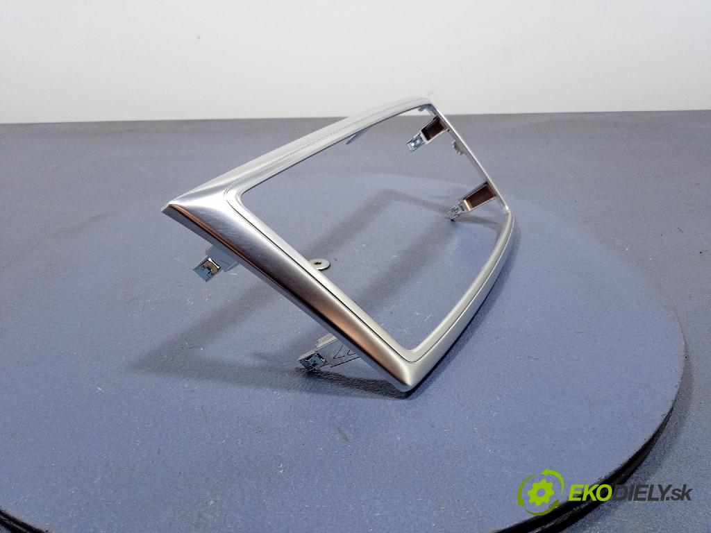 Mercedes GL 2014 kryt Plast: Interiéry: A1666801917