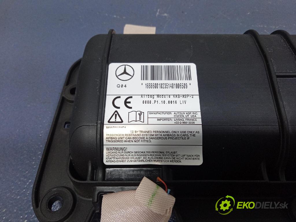 Mercedes GL 2014 kokpit,přistrojova deska 