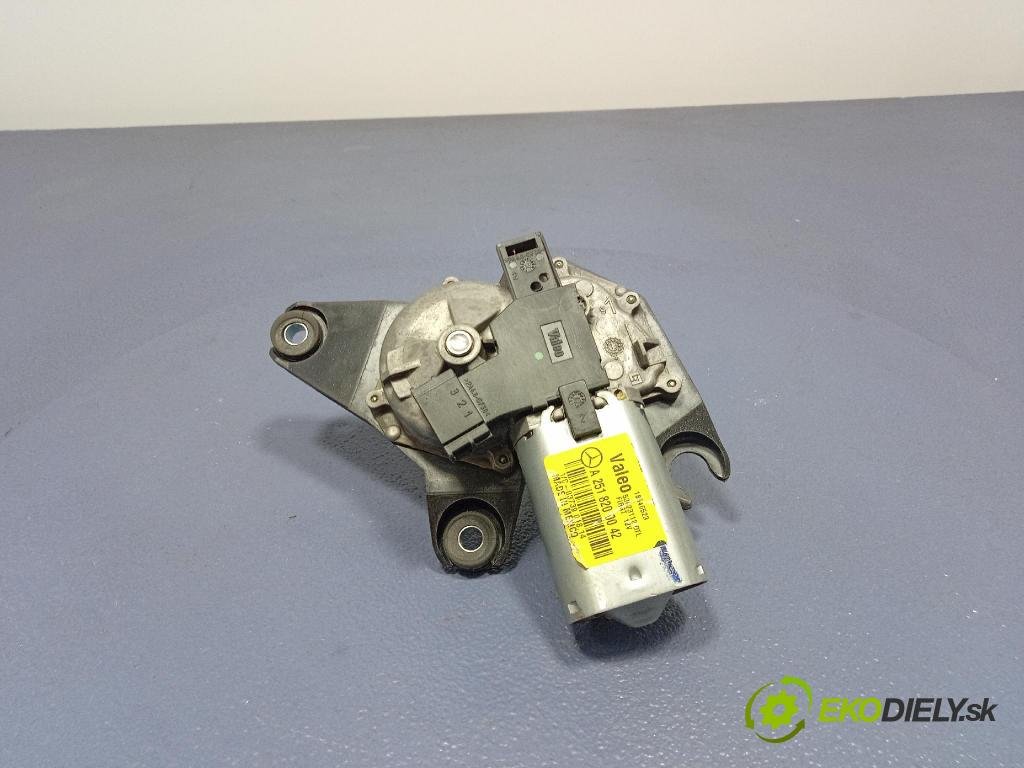 Mercedes GL 2014 motor: Stierače: zad A2518200042