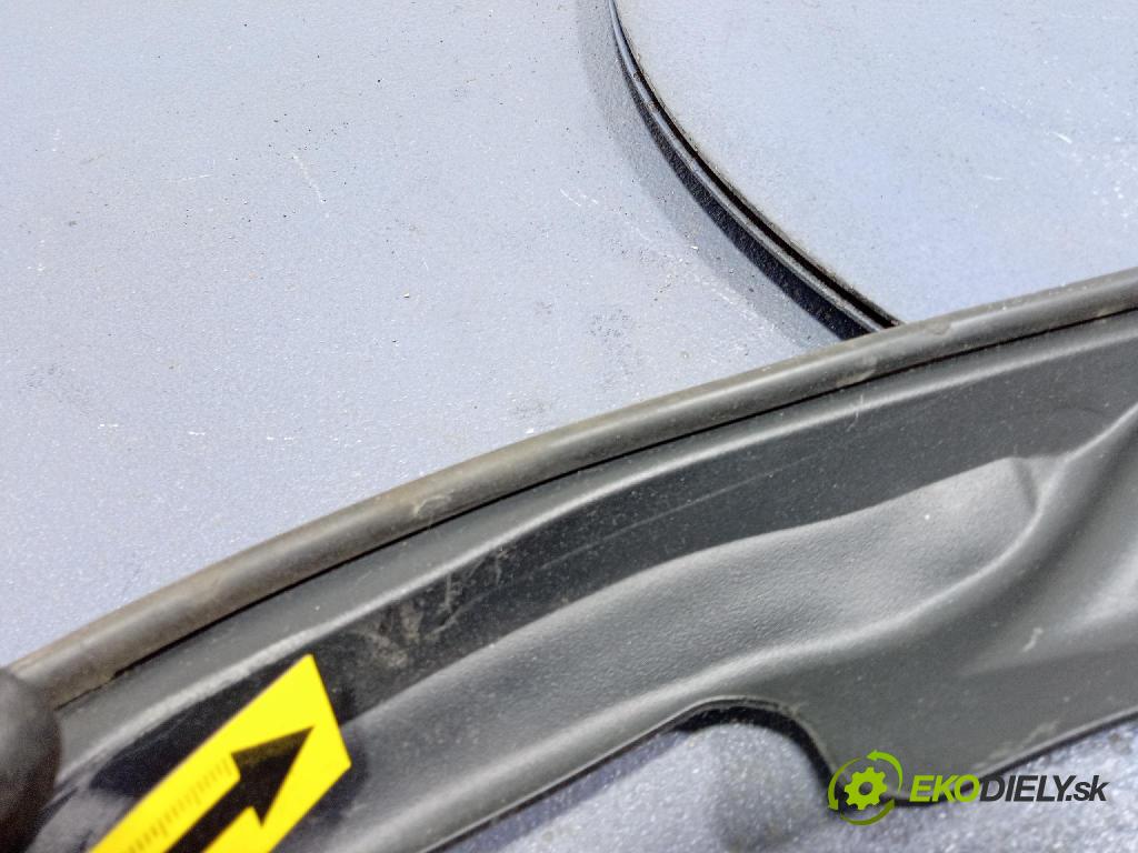 Mercedes GL 2014 kryt Plast: Interiéry: A1668701151