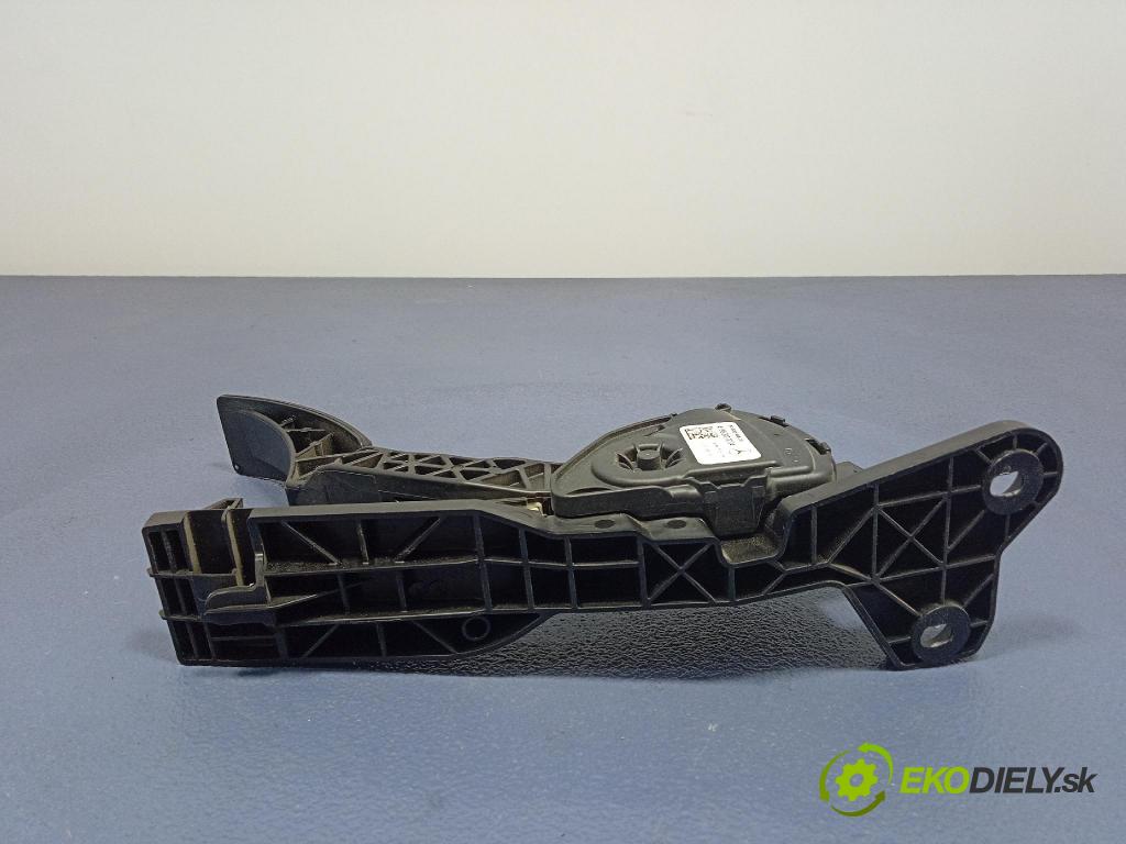 Mercedes GL 2014 pedal Plyn: A1663000004