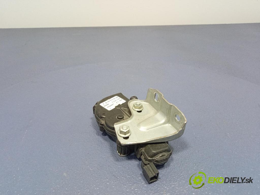 Mercedes GL 2014 mechanizmus okna Okná: zad v pravo: A1666700104