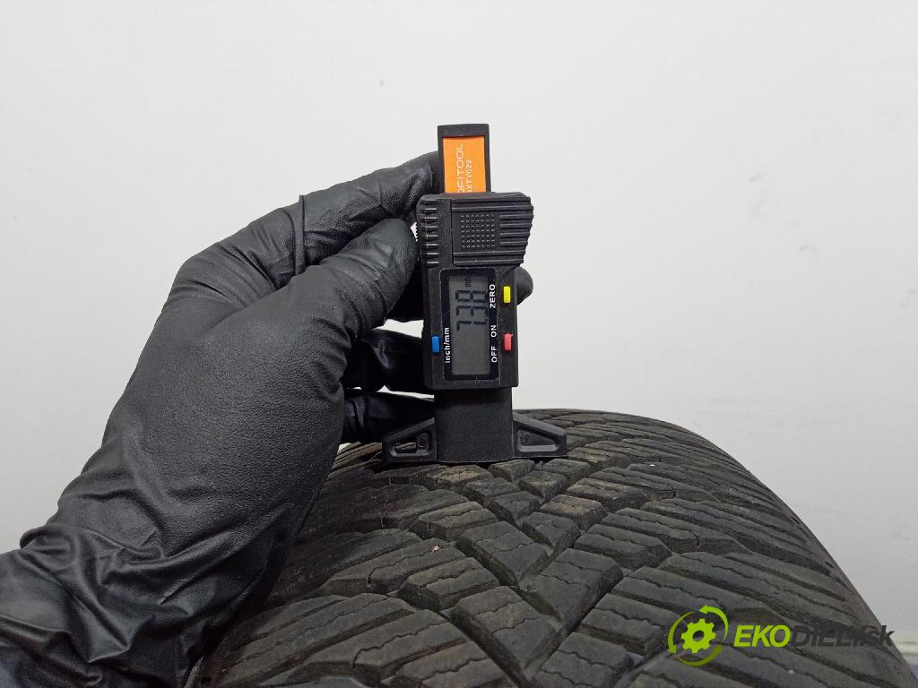 Audi A4 2000 pneumatiky: Víceúrovňové 6938112628864