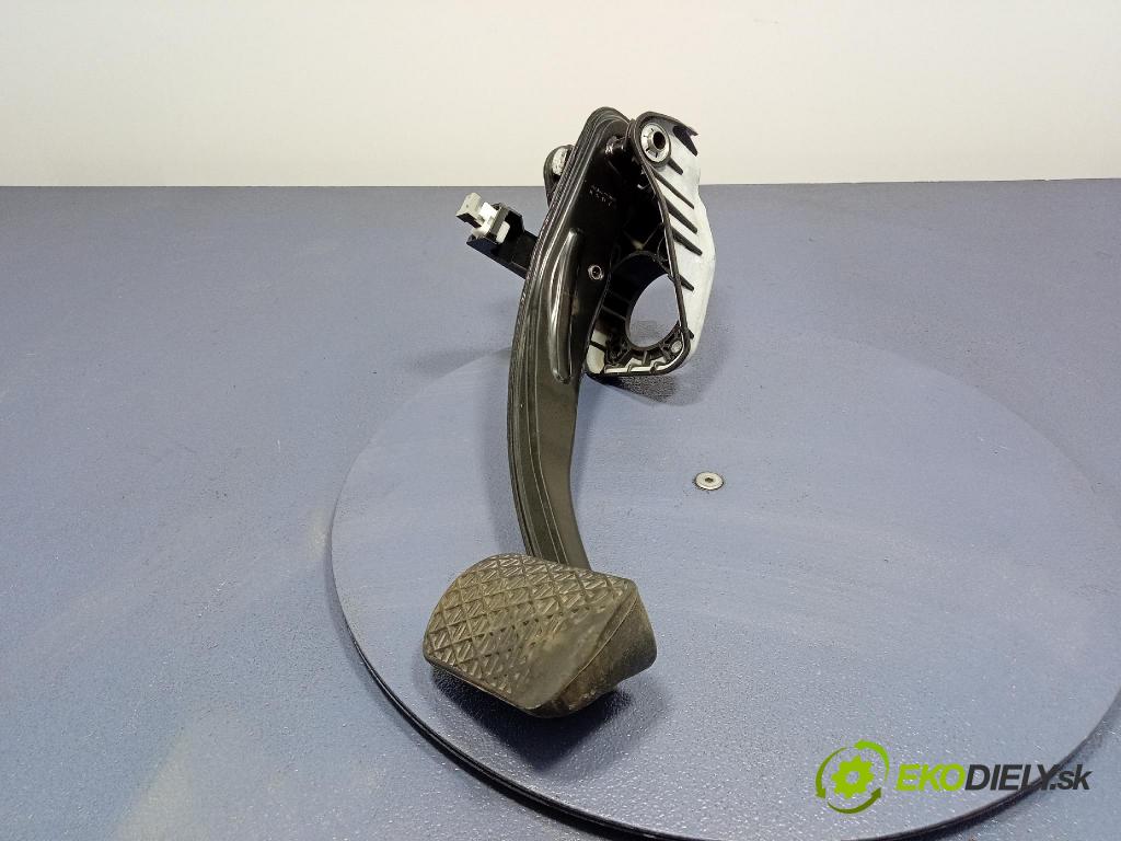 Mercedes GL 2014 pedály A1662900001