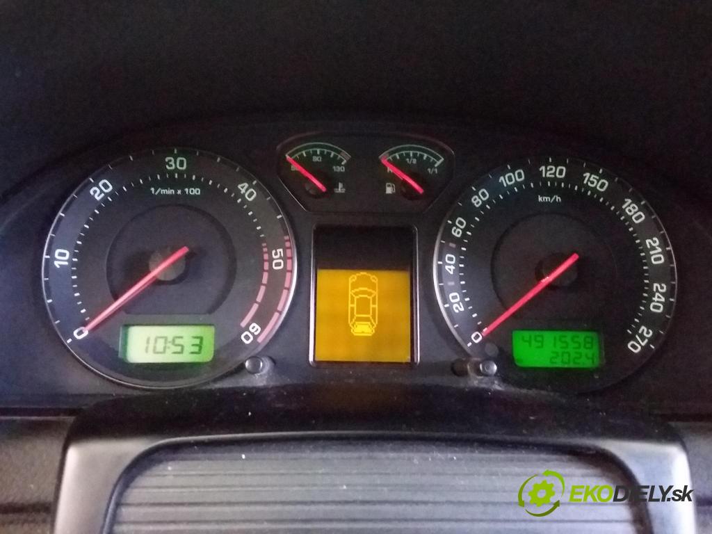 Skoda Superb 2002 prístrojovka/ budíky 3U0920840A