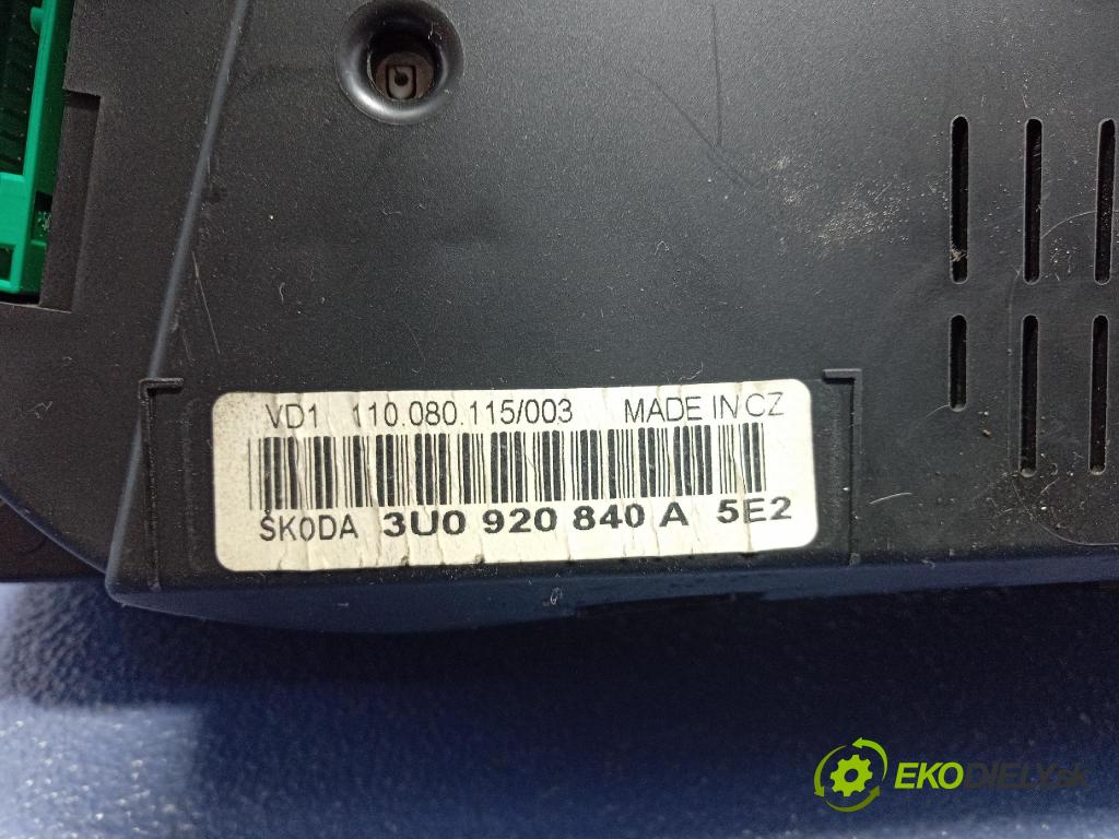 Skoda Superb 2002 prístrojovka/ budíky 3U0920840A