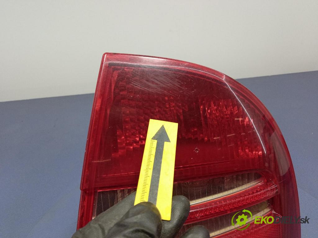 Skoda Superb 2002 svetlo / reflektor zad Prava: Vonkajsia: 3U5945096