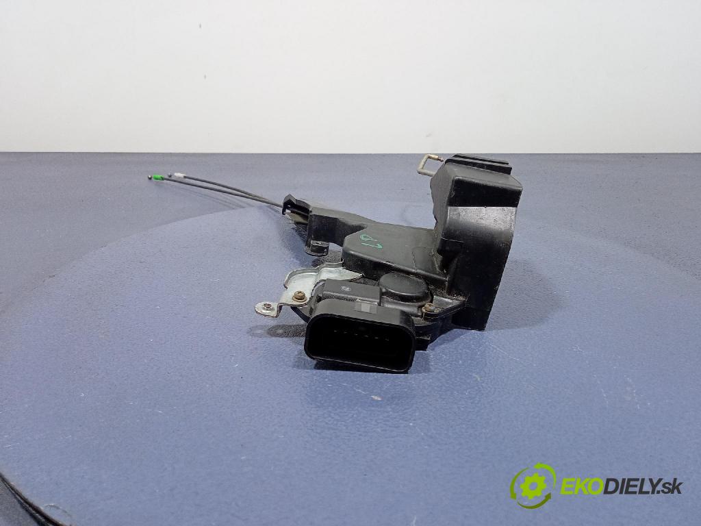 Toyota Avensis verso 2002 zámok dvere Predné Vľavo: