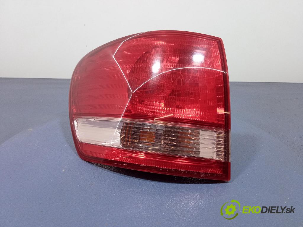 Toyota Avensis verso 2002 svetlo / reflektor zad ľavá Vonkajsia: KOITO 44-35