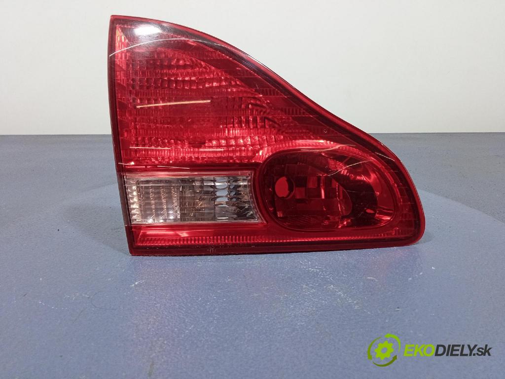 Toyota Avensis verso 2002 svetlo / reflektor zad ľavá Vnútri: