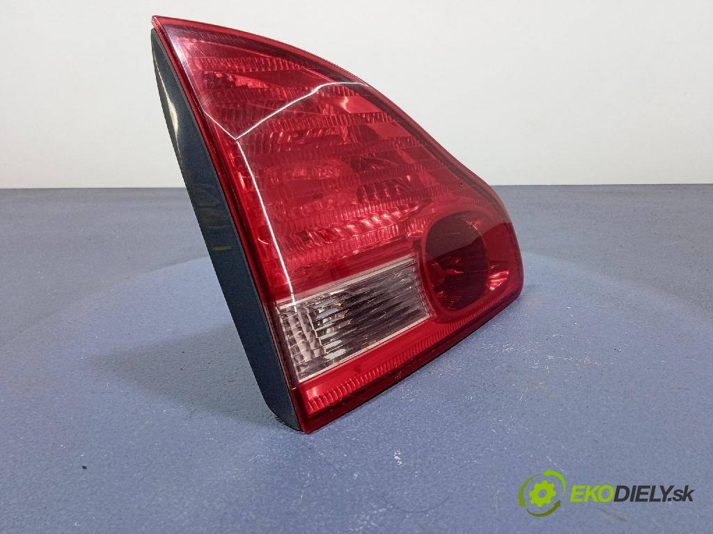 Toyota Avensis verso 2002 svetlo / reflektor zad ľavá Vnútri: