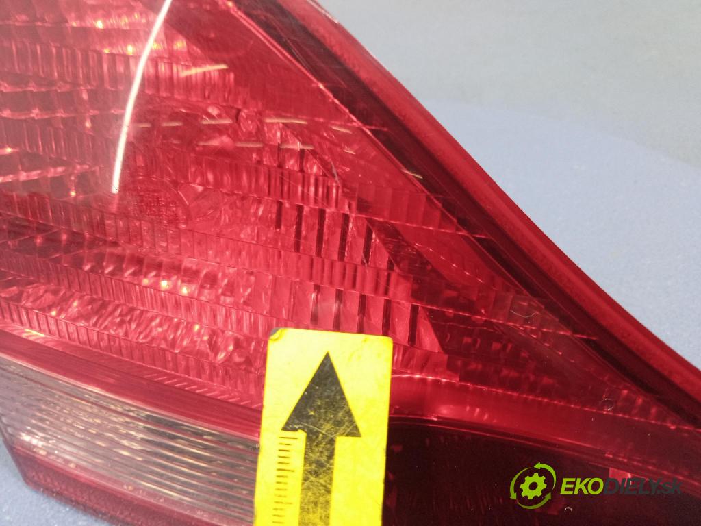 Toyota Avensis verso 2002 svetlo / reflektor zad ľavá Vnútri:
