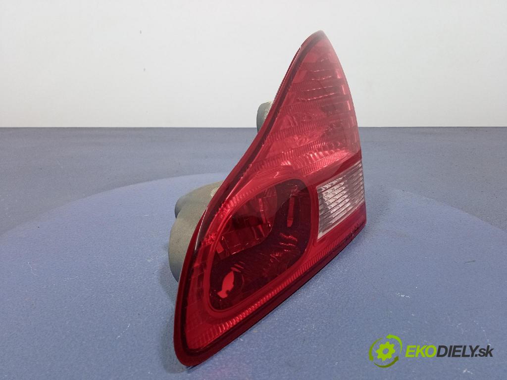 Toyota Avensis verso 2002 svetlo / reflektor zad Prava: Vnútri: KOITO 44-41