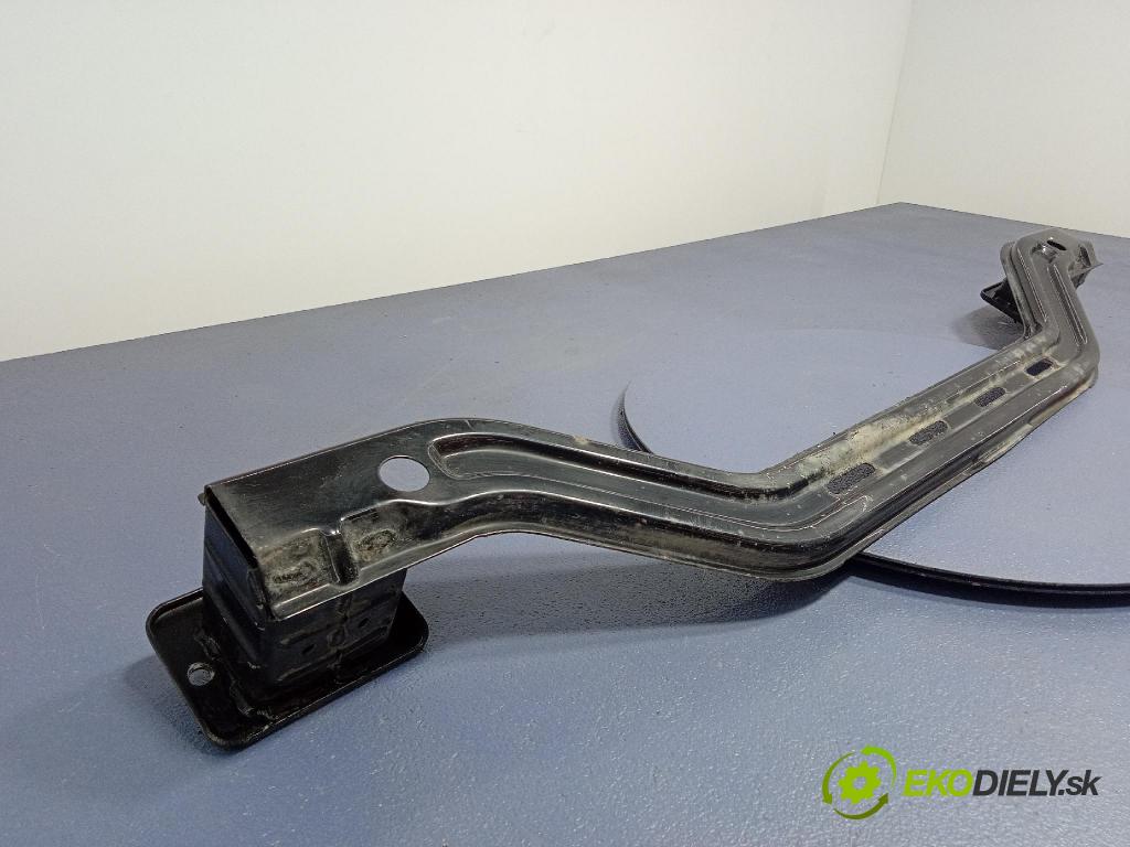 Nissan Pixo 2009 výstuha narazník zad