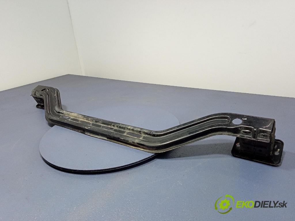 Nissan Pixo 2009 výstuha narazník zad