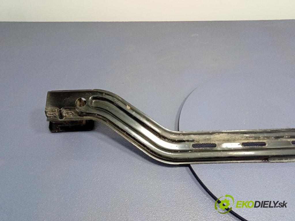 Nissan Pixo 2009 výstuha narazník zad