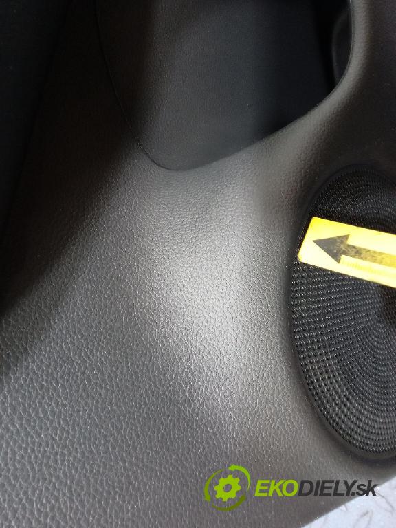 Honda Jazz 2022 Čalounictví: dvere zad Prava: