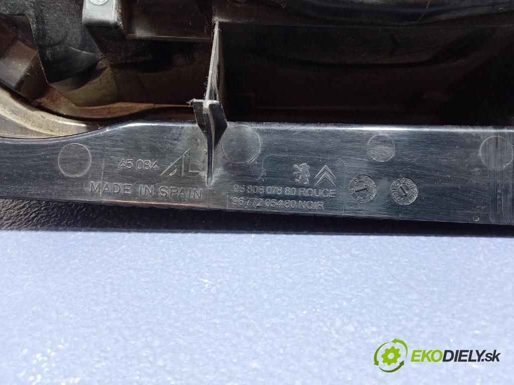 Peugeot Partner 2016 světlo Zad: Práva: Mimo: 9680607880