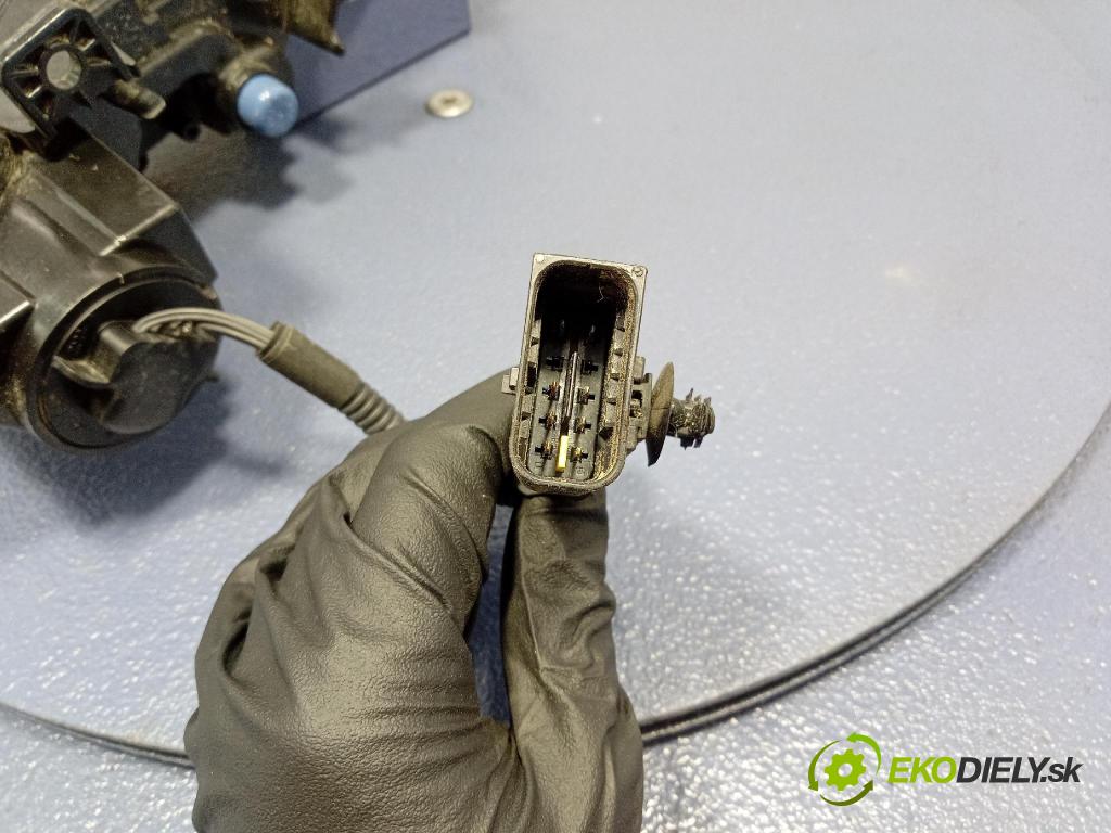 Peugeot 308 0 Halogen v pravo: 9835230880