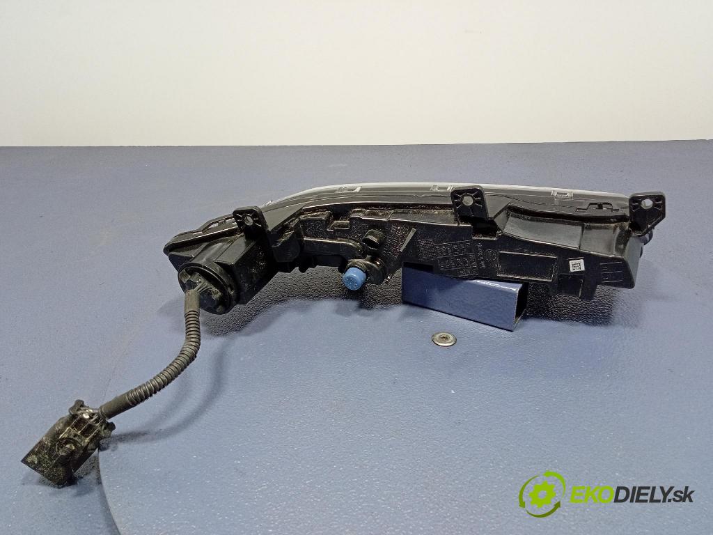 Peugeot 308 0 Halogen v pravo: 9835230880