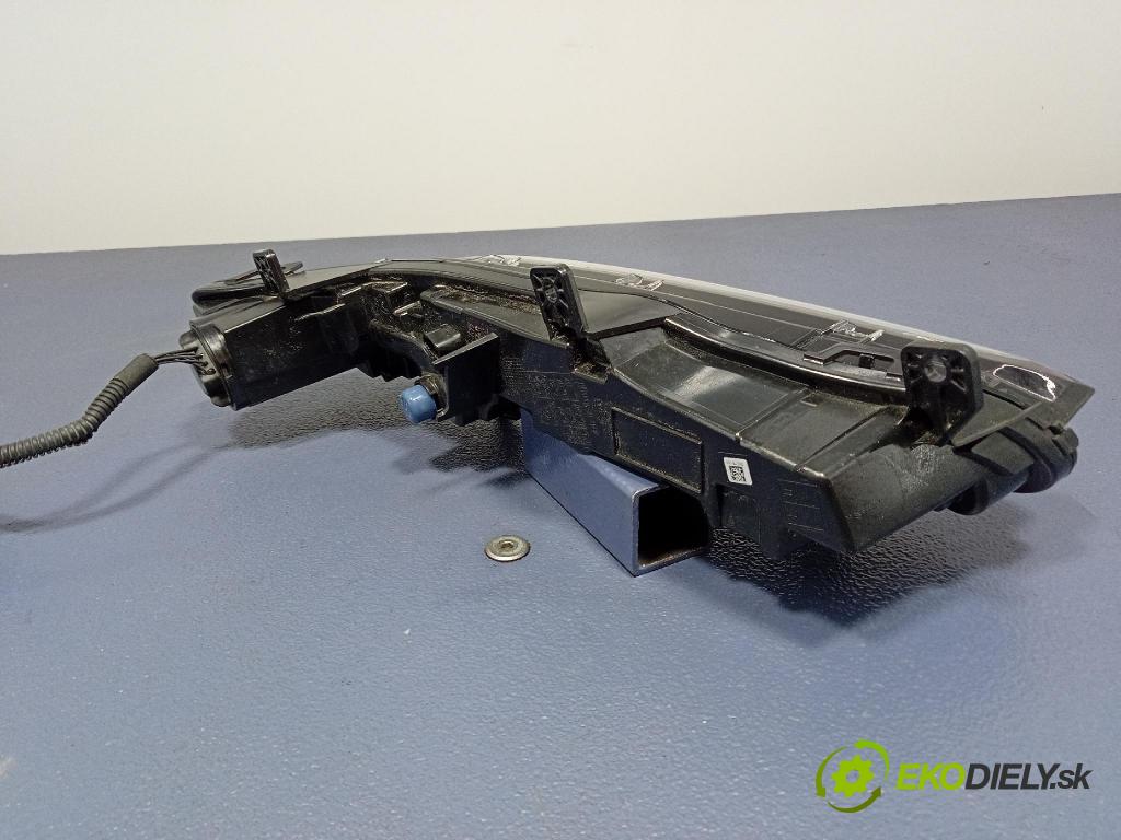 Peugeot 308 0 Halogen v pravo: 9835230880