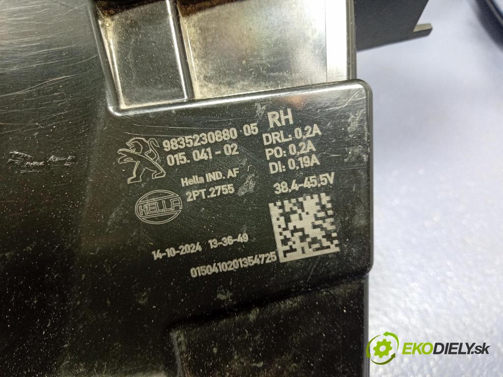 Peugeot 308 0 Halogen v pravo: 9835230880