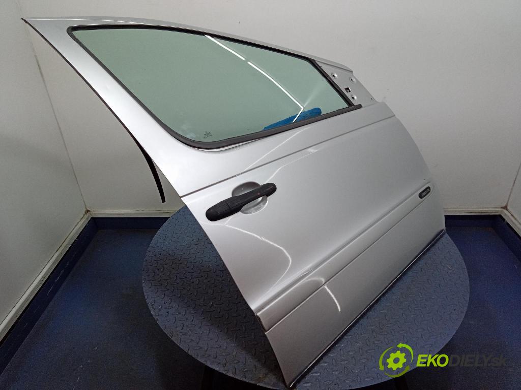 Mercedes Vaneo 2003 dveře před prave