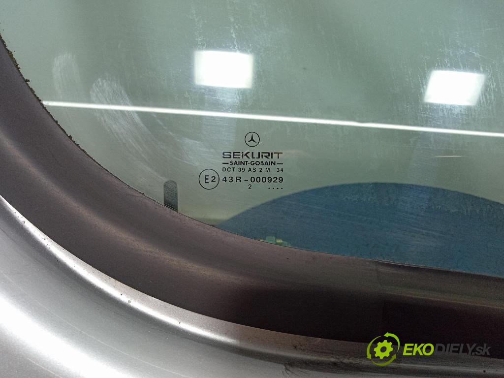 Mercedes Vaneo 2003 dveře před prave