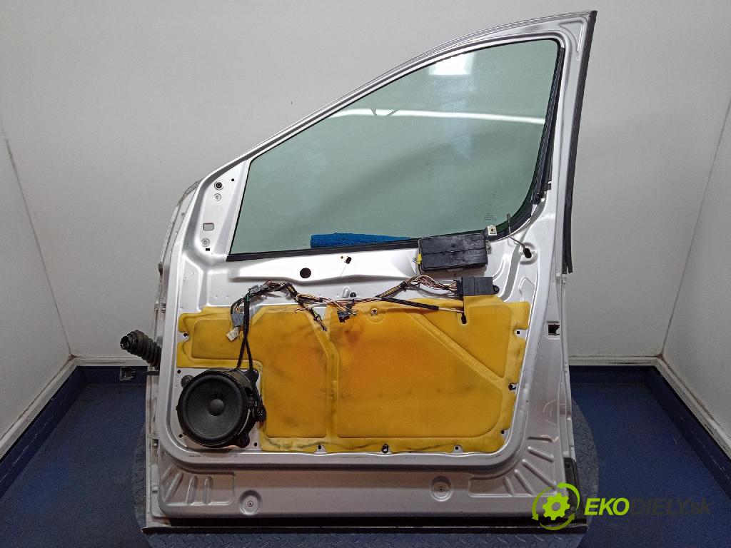 Mercedes Vaneo 2003 dveře před prave 